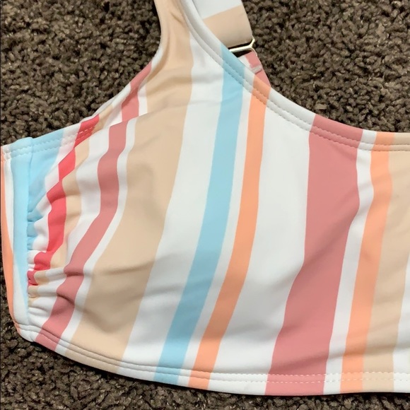 Multicolors top L bikini ๐ฉฑ๐๐๐ง๐ป๐ - Picture 2 of 4